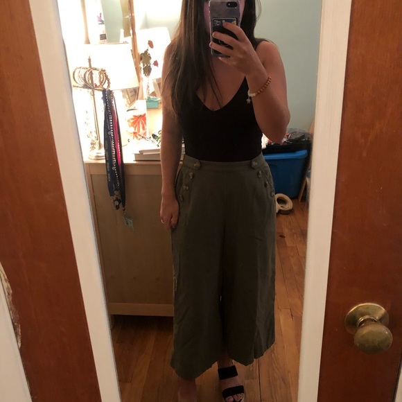 Green Cropped Wide-Leg Pants - Picture 5 of 5